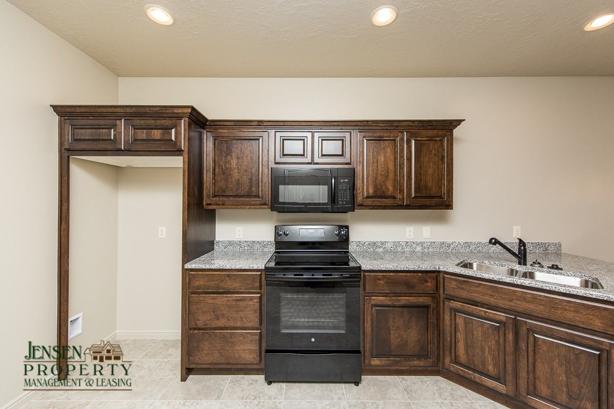 370 Buena Vista Blvd #102 - Photo 7 of 17