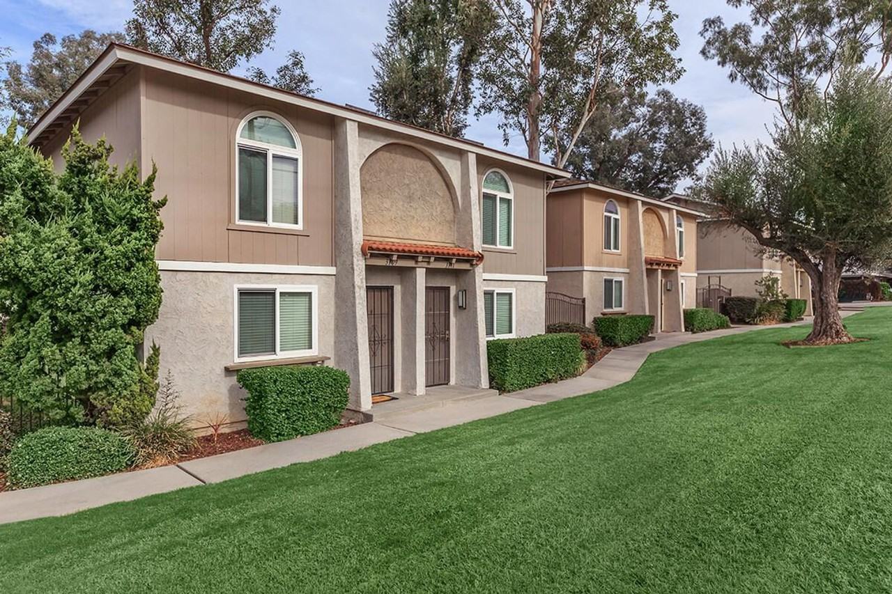 Lamar Garden Townhomes! - Photo 4 of 13