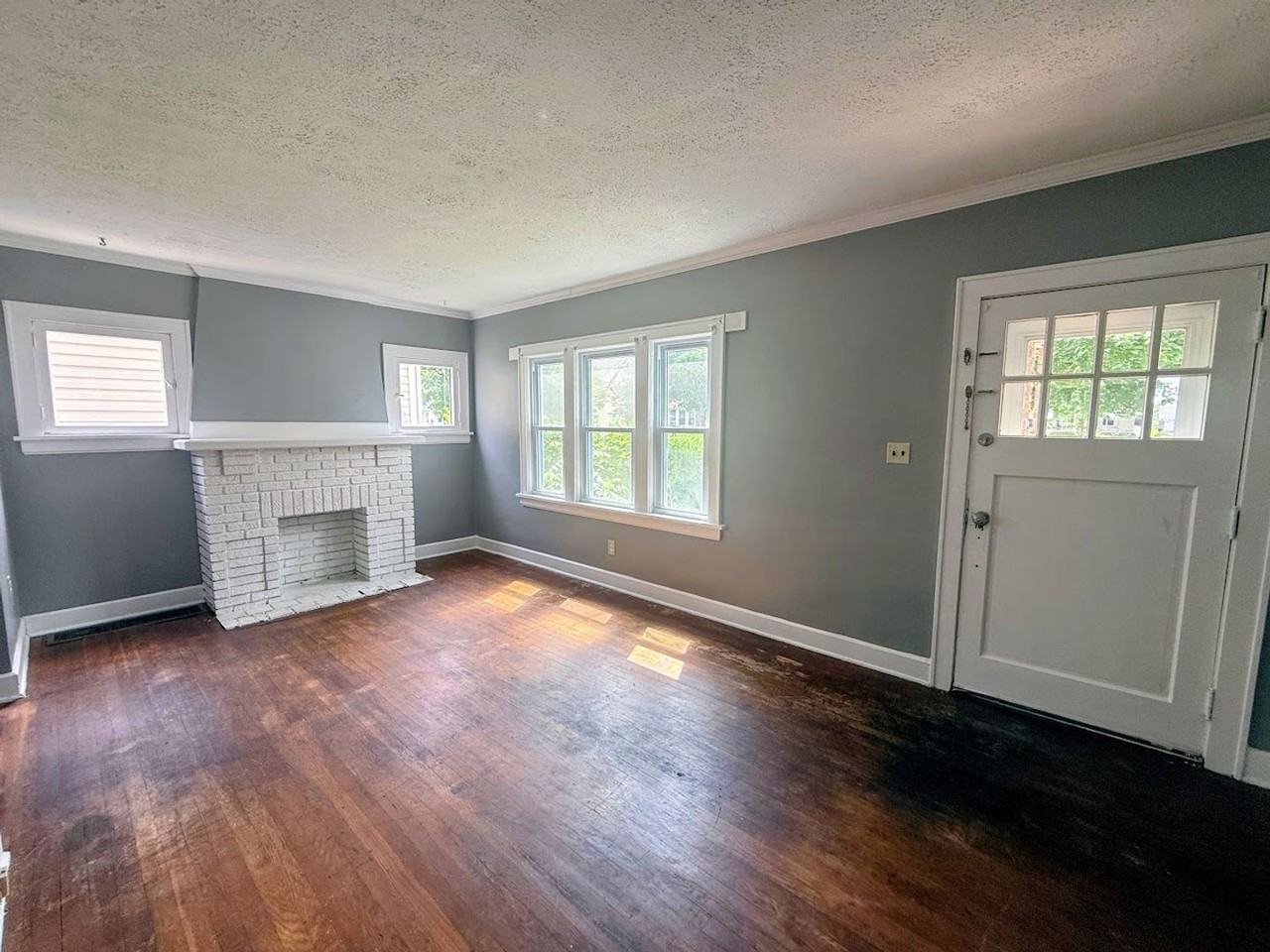 1035 Berwin St - Photo 2 of 12
