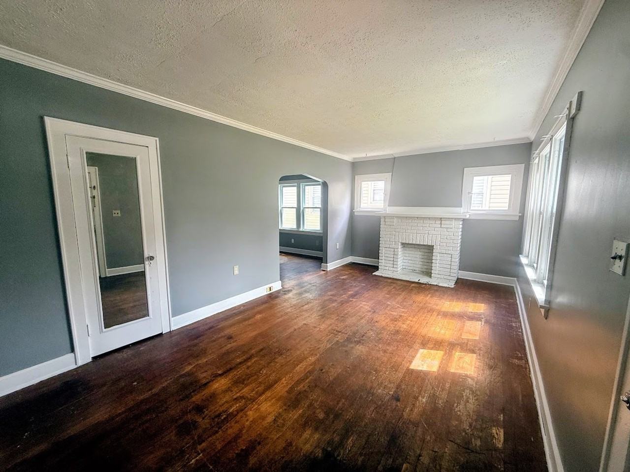 1035 Berwin St - Photo 3 of 12