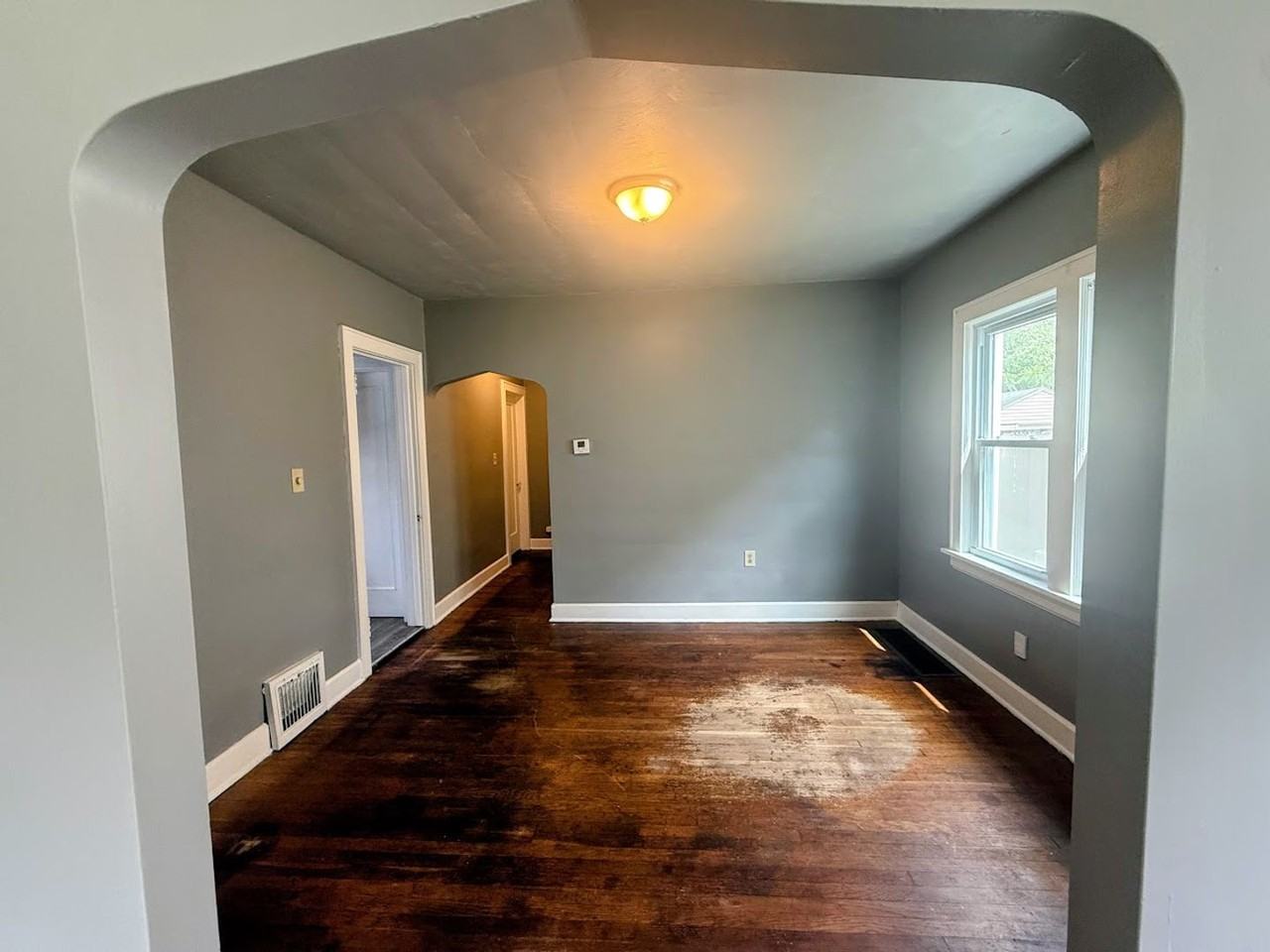 1035 Berwin St - Photo 4 of 12