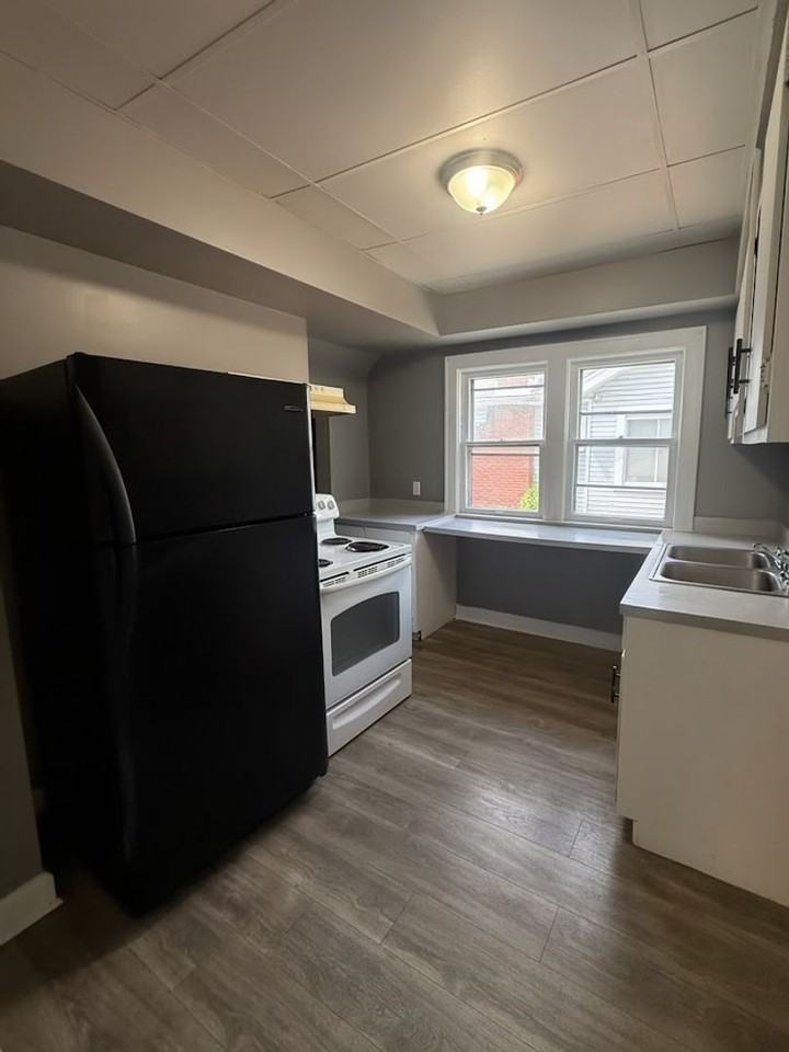 1035 Berwin St - Photo 7 of 12