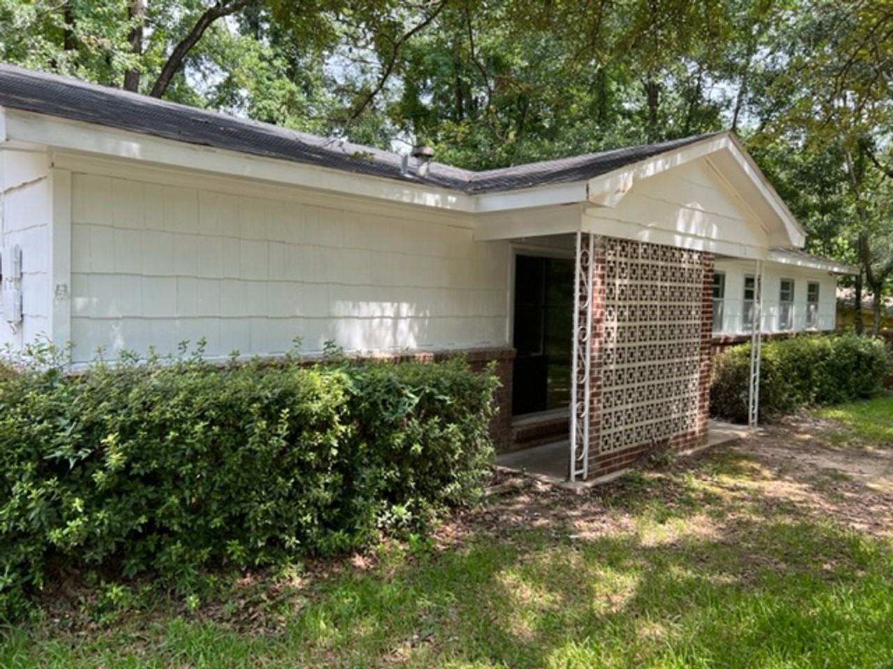 1450 Morlee Dr E - Photo 2 of 13