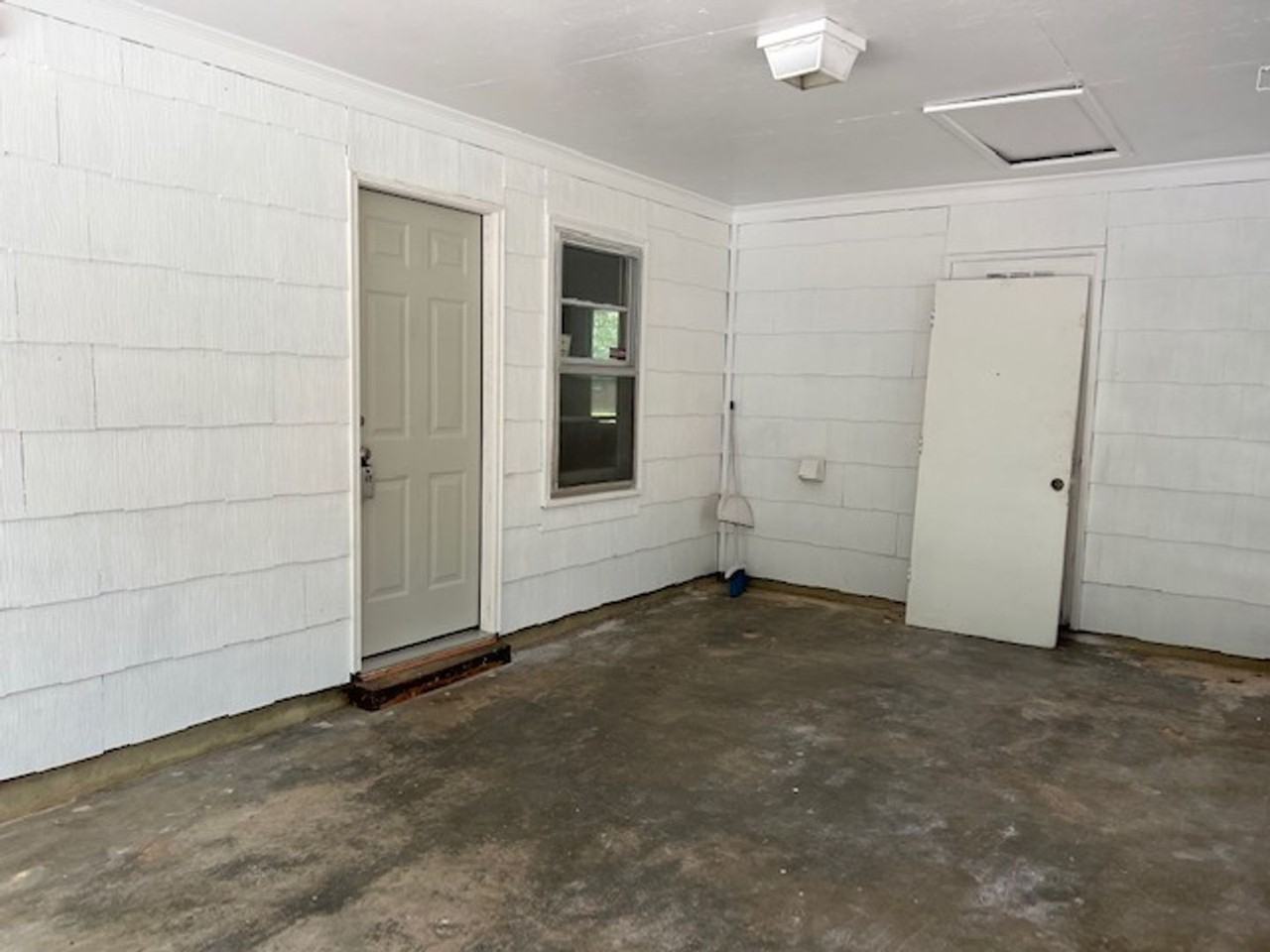 1450 Morlee Dr E - Photo 3 of 13