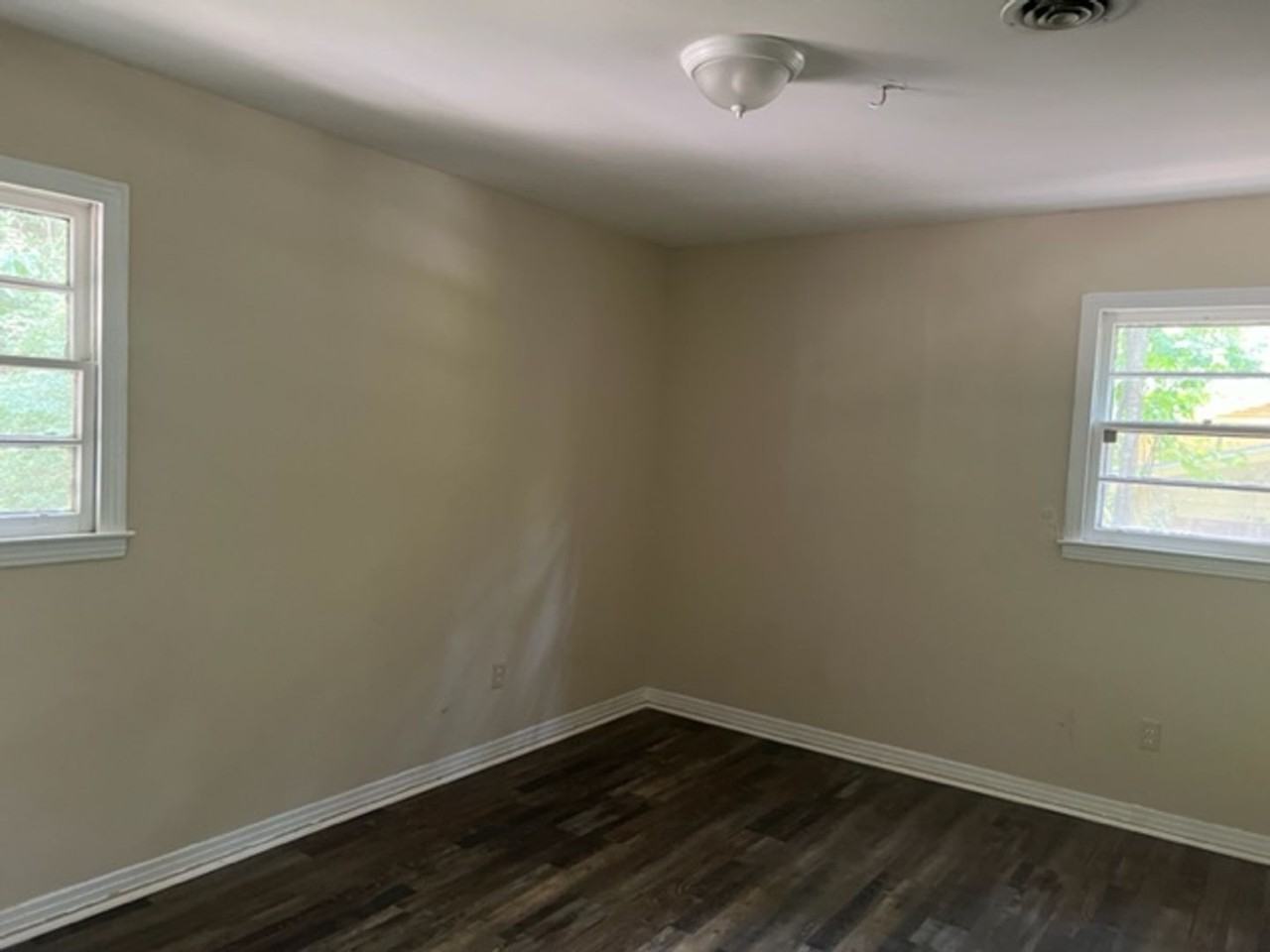 1450 Morlee Dr E - Photo 5 of 13