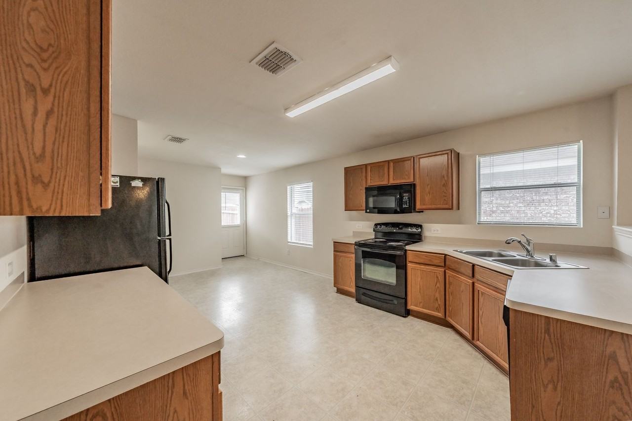 8864 Valley River Dr - Photo 3 of 32