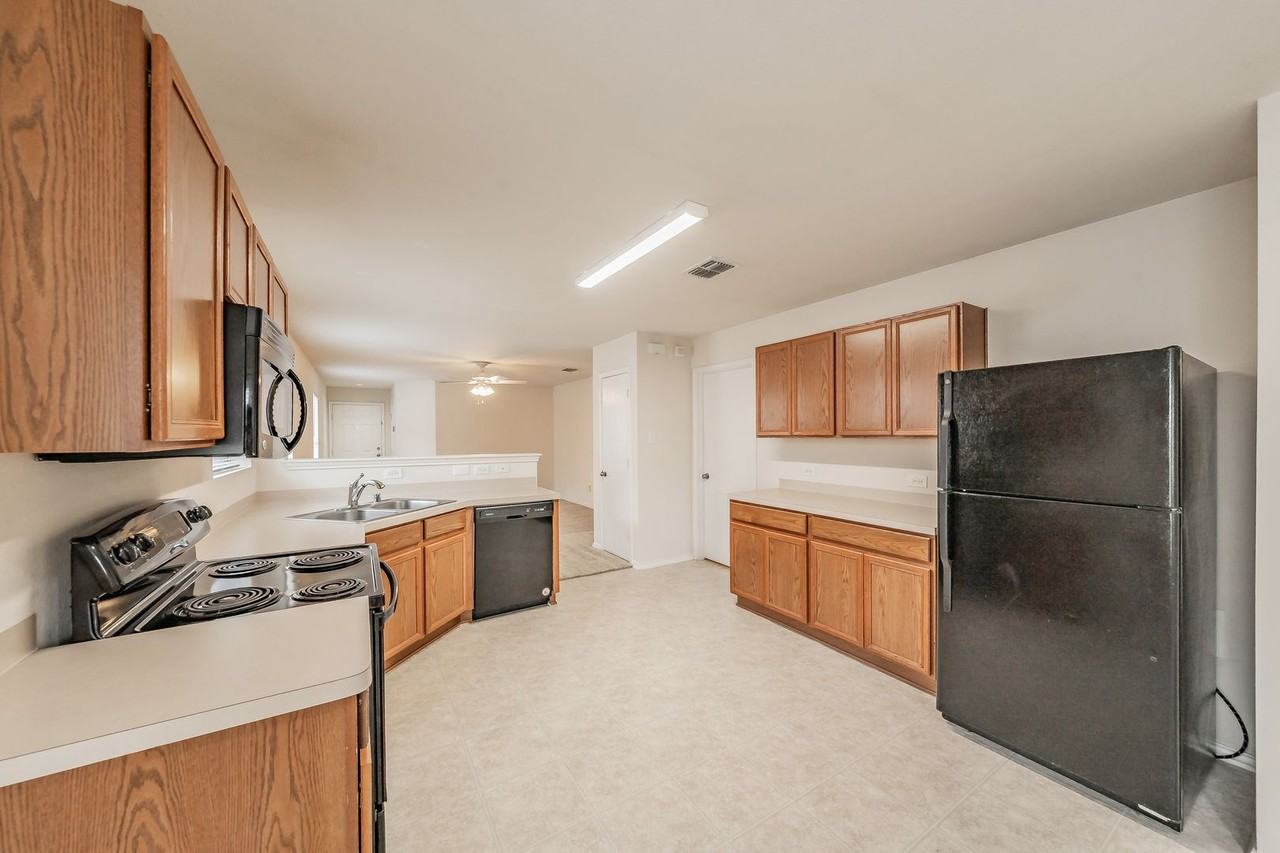 8864 Valley River Dr - Photo 6 of 32