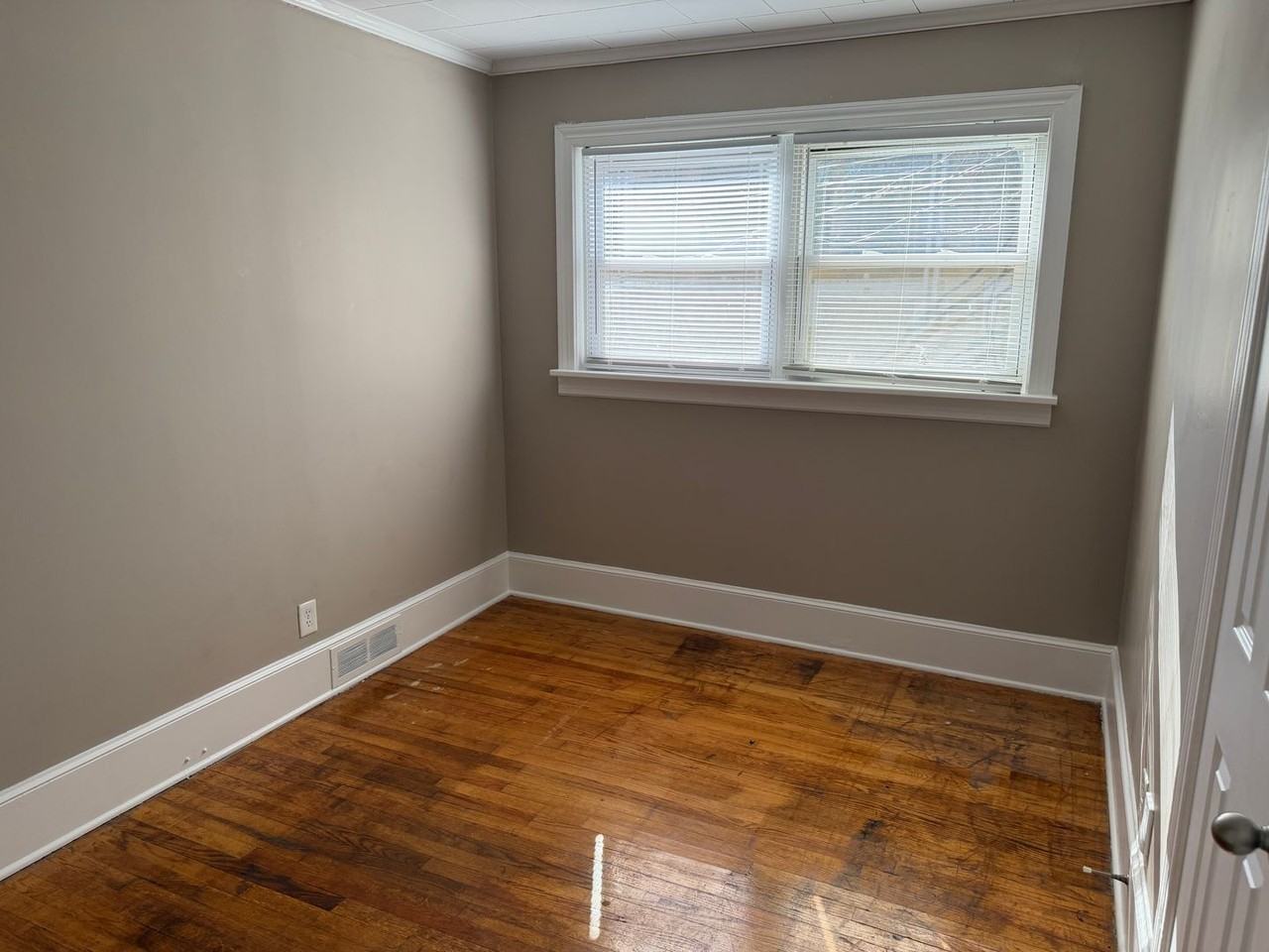 1458 Anderson St - Photo 6 of 9