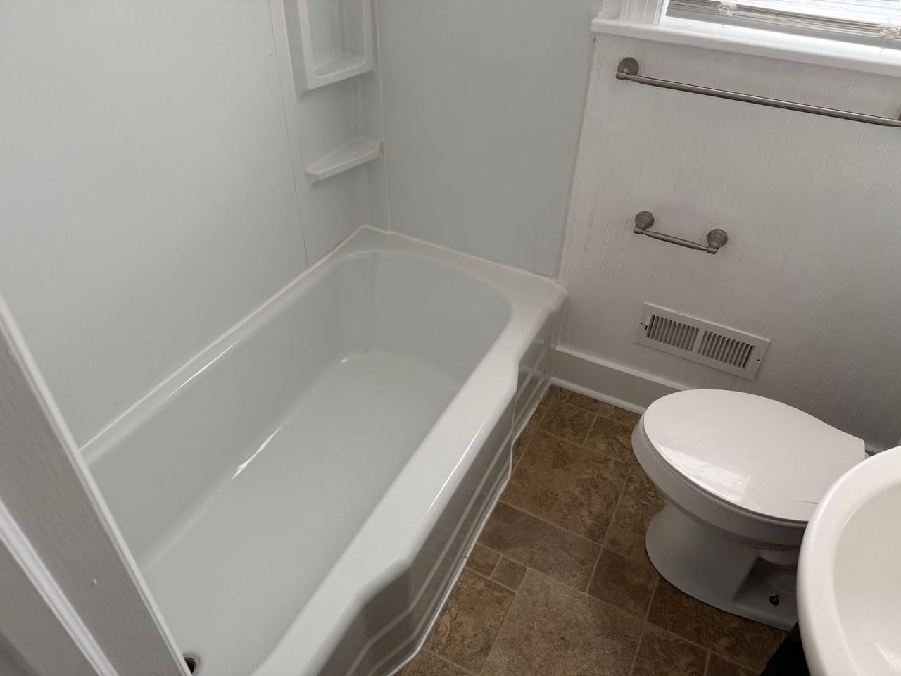 1458 Anderson St - Photo 7 of 9