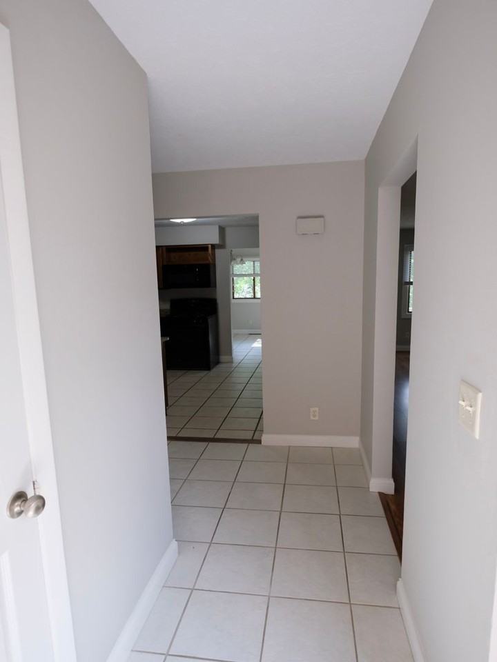 1307 Kingsridge Ct - Photo 6 of 17