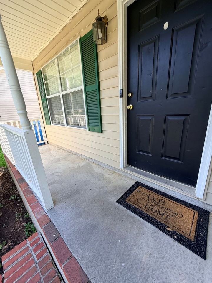 412 Sproles Ave E - Photo 2 of 16