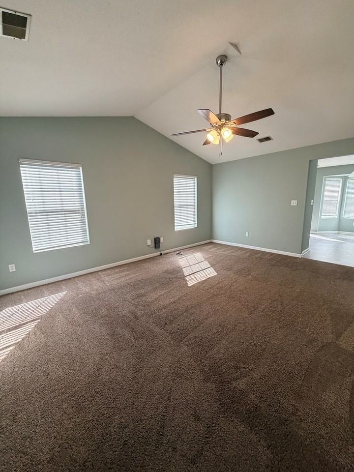 412 Sproles Ave E - Photo 3 of 16