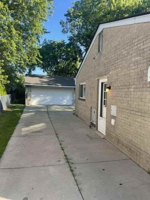 8375 Hillcrest Blvd - Photo 2 of 12