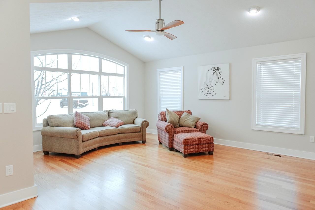 210 Market Pl - Photo 3 of 50