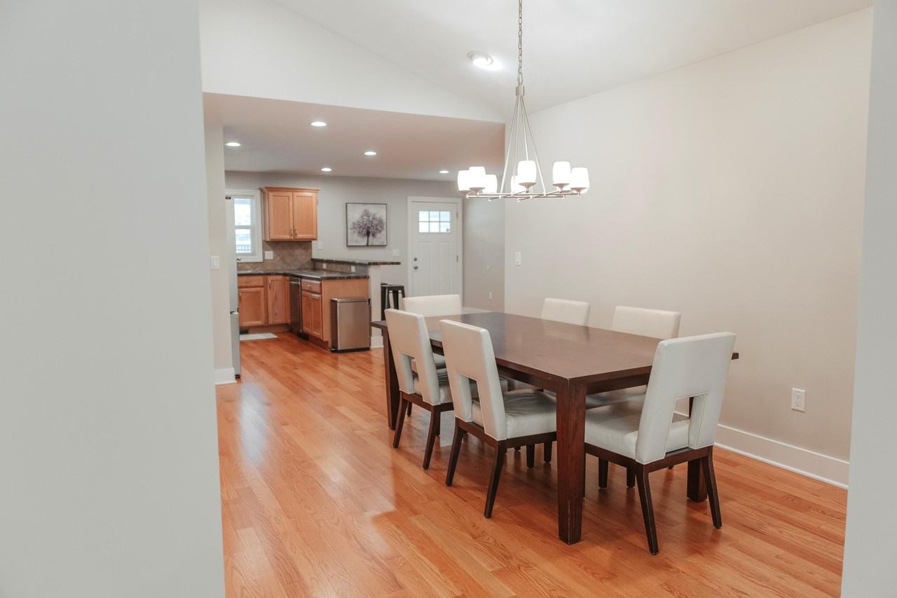 210 Market Pl - Photo 4 of 50