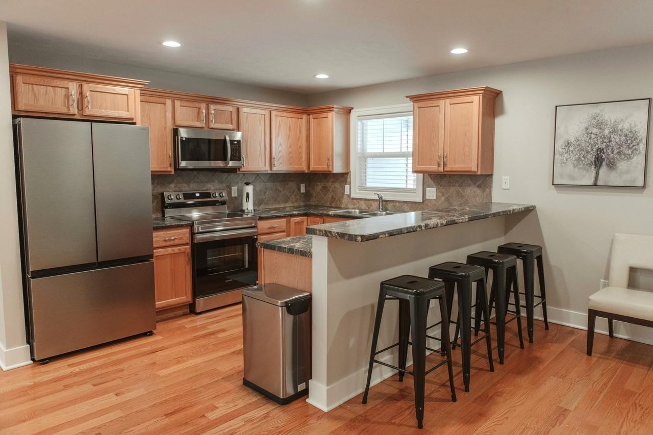 210 Market Pl - Photo 5 of 50