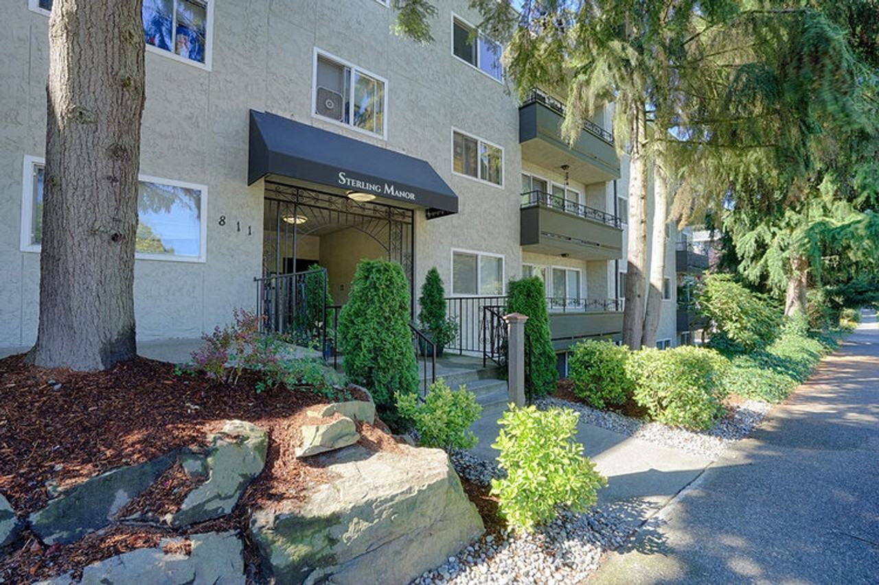 Spacious unit nestled across from Bitterlake Park & Lake, walk to shops and stores! - Photo 2 of 2