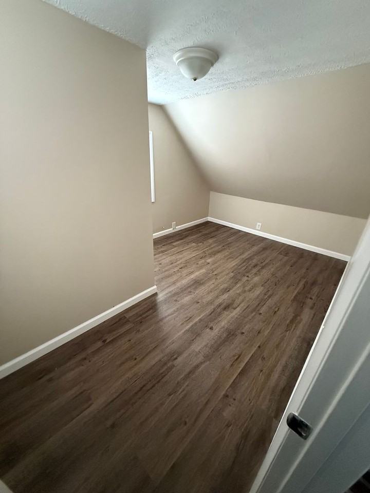 223 S Mckinley Ave - Photo 4 of 25