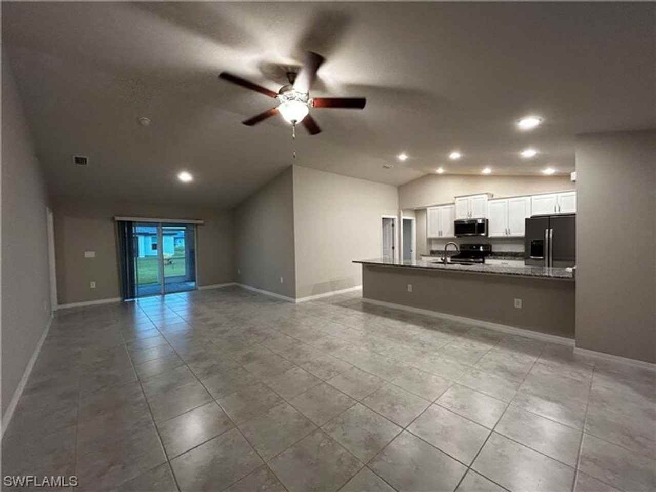 1918 Nw 15th St - Photo 3 of 19