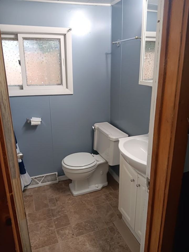205 E 4th St - Photo 5 of 11
