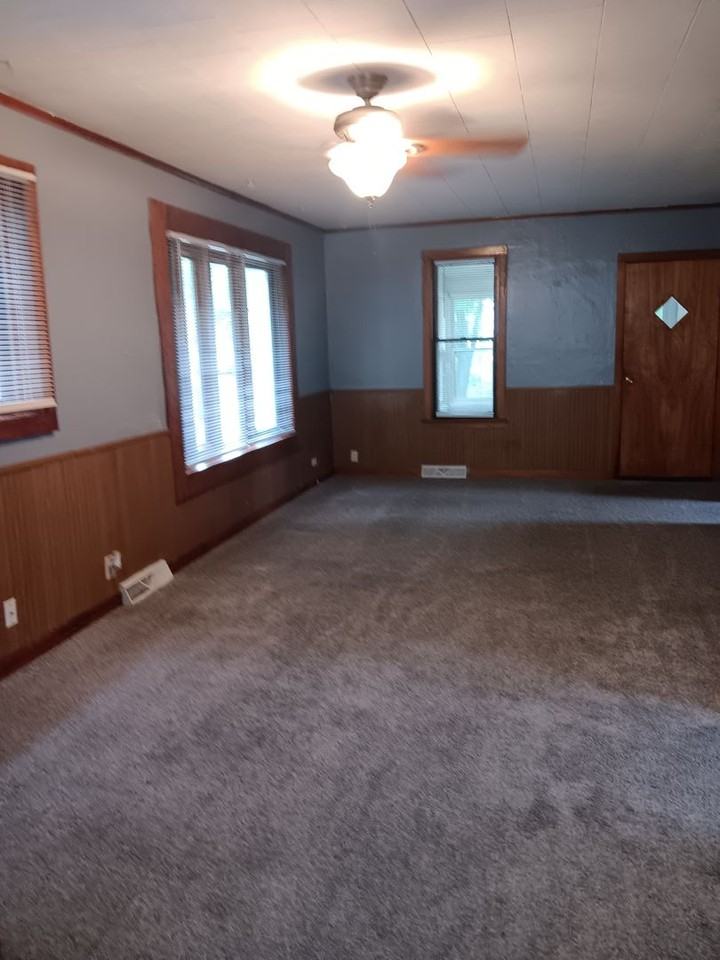 205 E 4th St - Photo 6 of 11