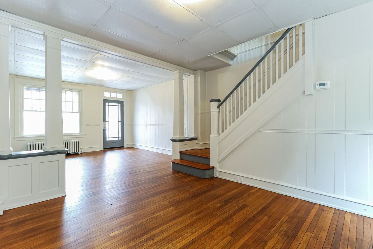 546 Manor St - Photo 2 of 15