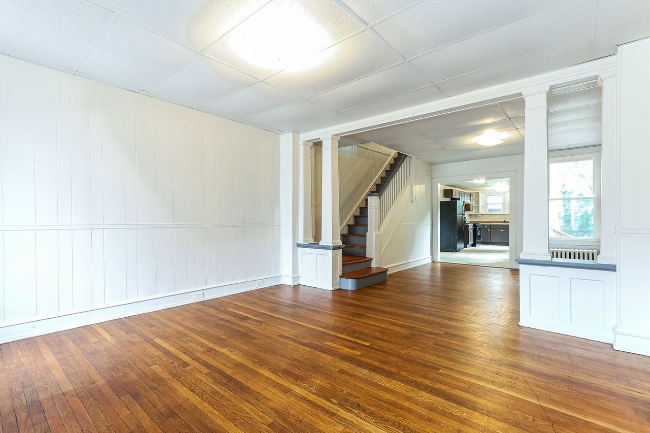 546 Manor St - Photo 3 of 15