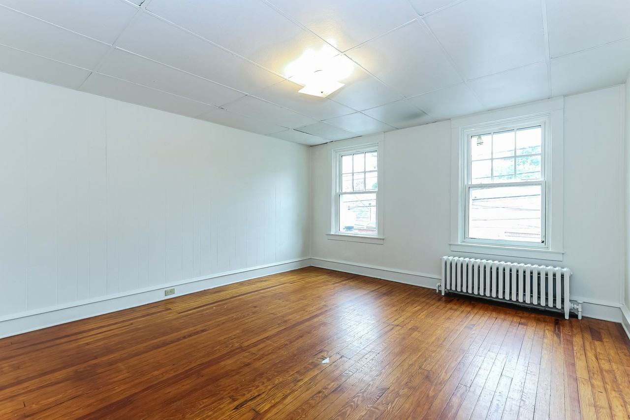 546 Manor St - Photo 7 of 15