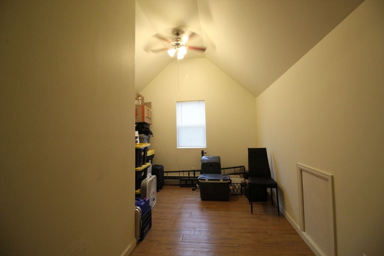 705 E. 6th St. - Photo 2 of 9