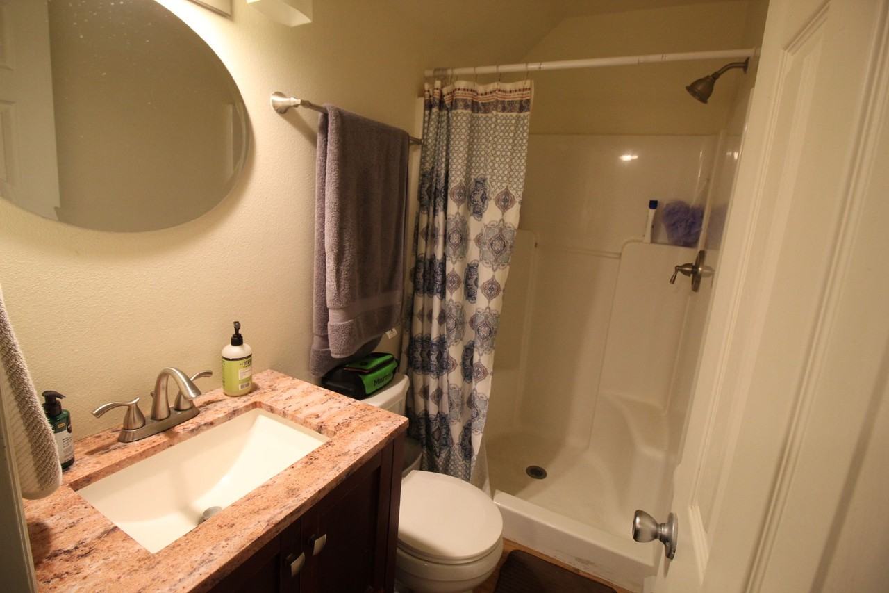 705 E. 6th St. - Photo 3 of 9