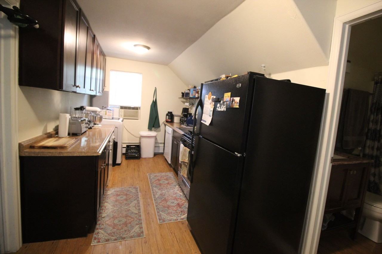 705 E. 6th St. - Photo 4 of 9
