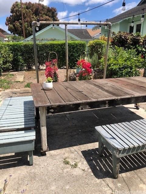 2212 Coyne St - Photo 5 of 18