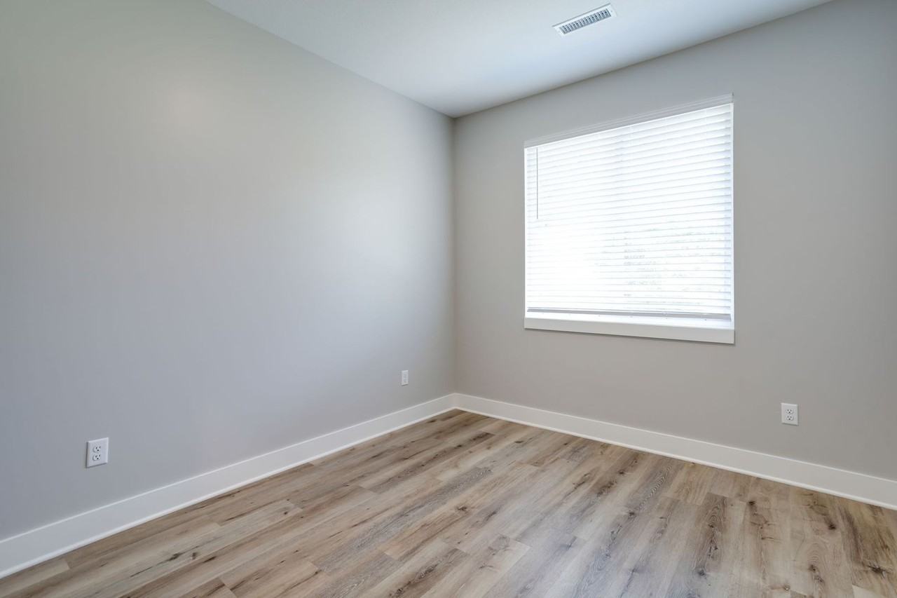 190 S Anna St - Photo 6 of 11