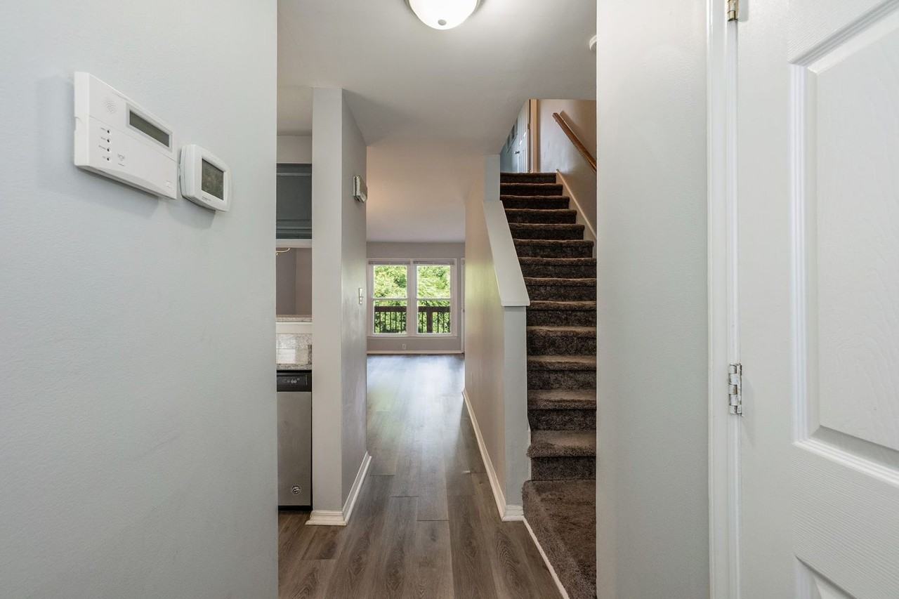 15 Astor Ct - Photo 6 of 30