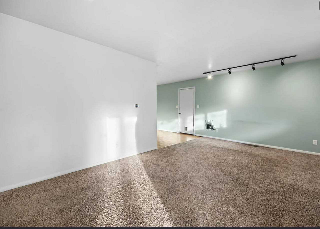 137 Prophet Dr - Photo 2 of 7