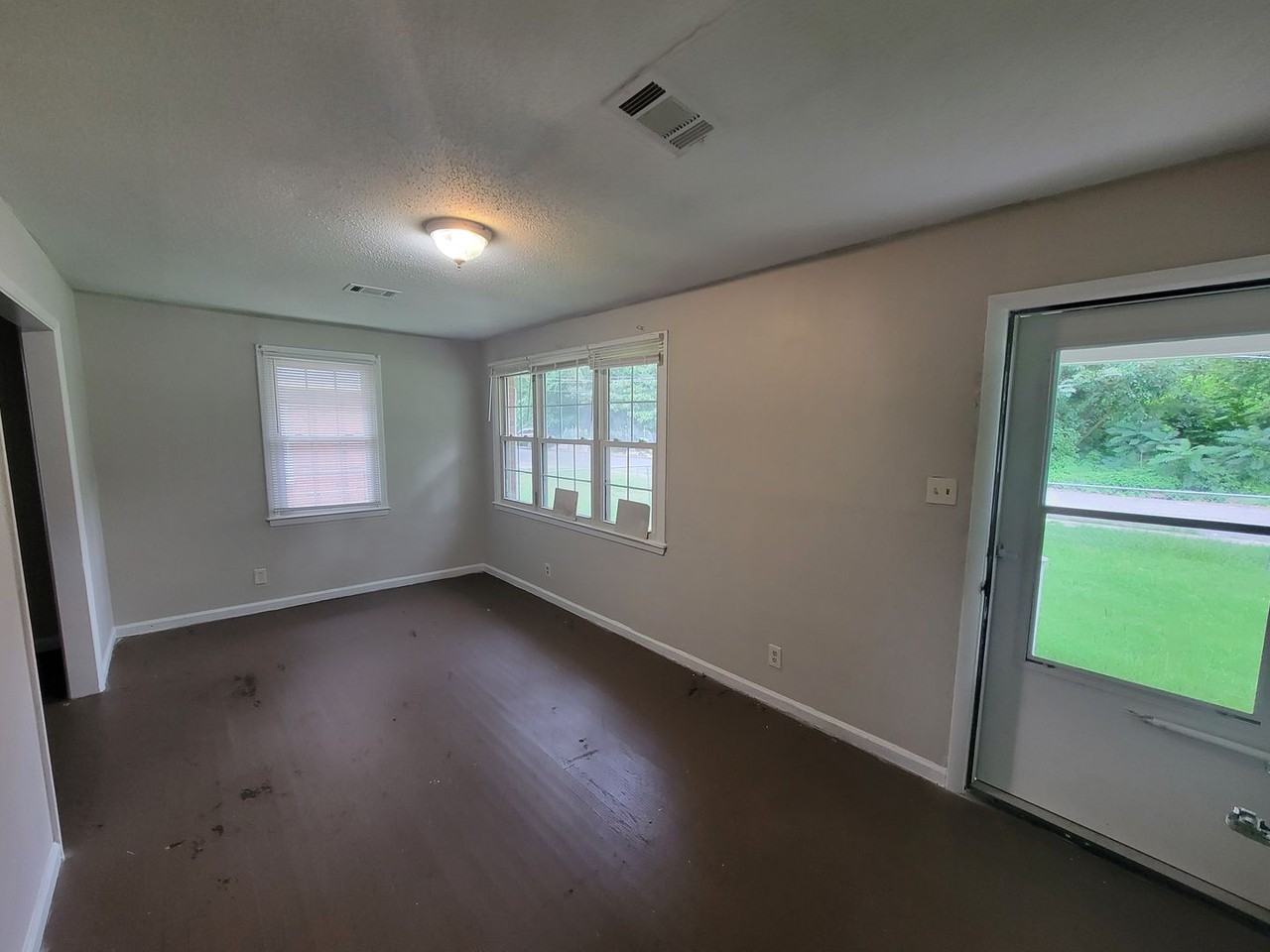 2111 Dyer St - Photo 4 of 22