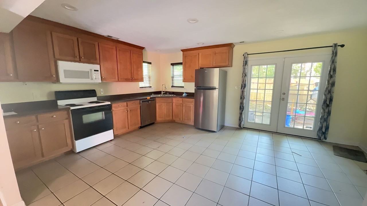 3605 Shell Rd - Photo 3 of 8