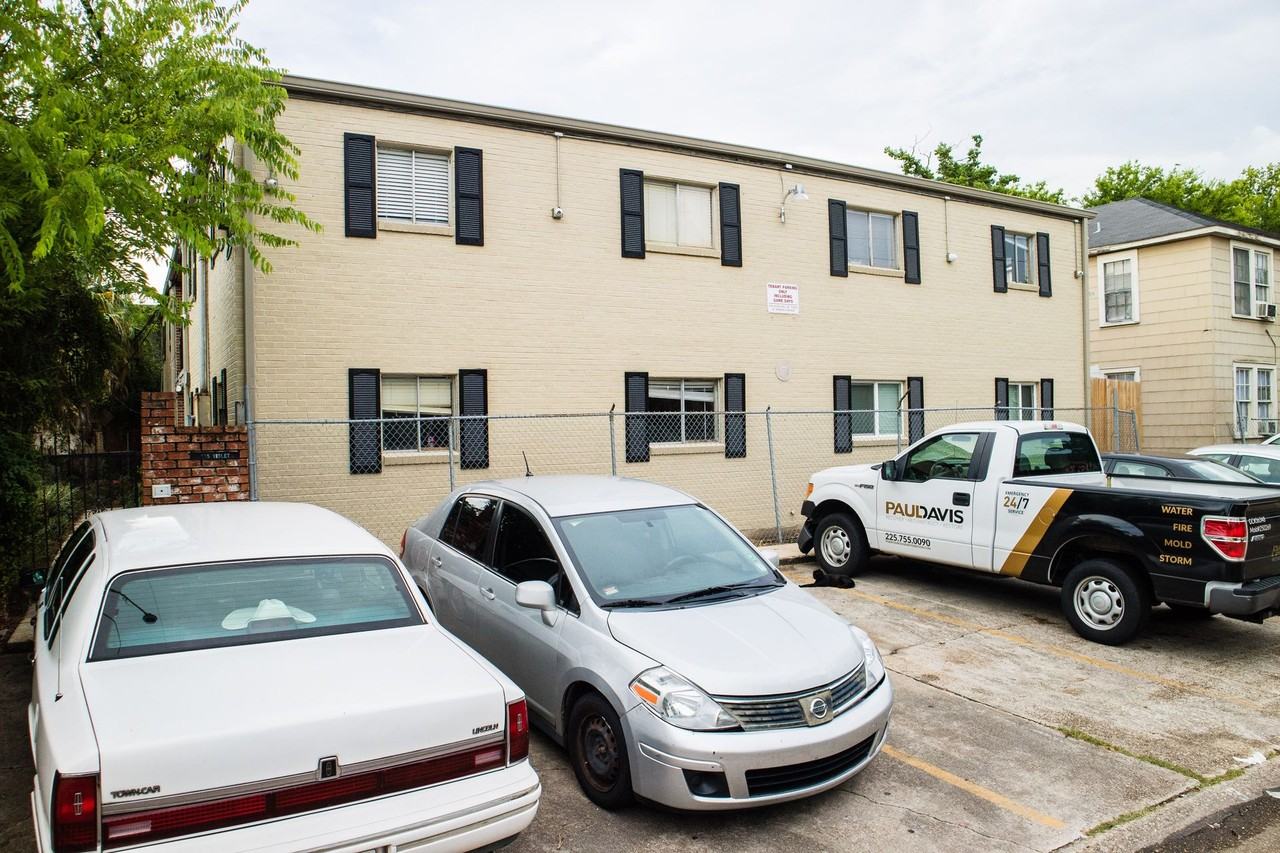 2BD, 1BA apartment located near the North gates of LSU - Photo 3 of 5