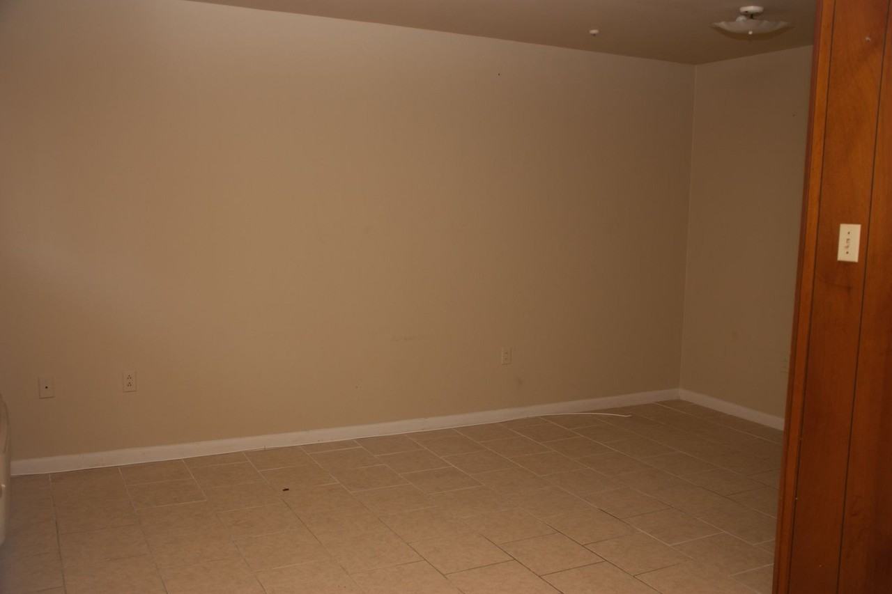 1BD, 1BA Apartment near the intersection of Government Street and 22nd Street - Photo 3 of 10