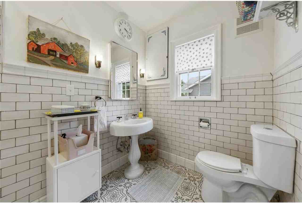 809 1st St W - Photo 3 of 17