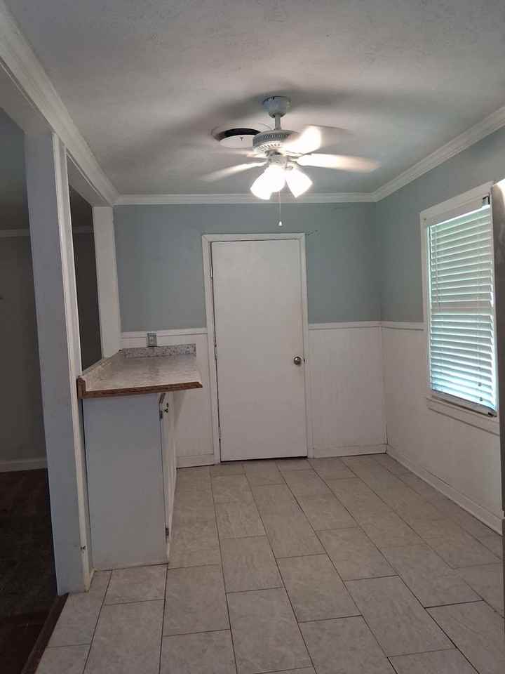 1421 Winchester St - Photo 3 of 14