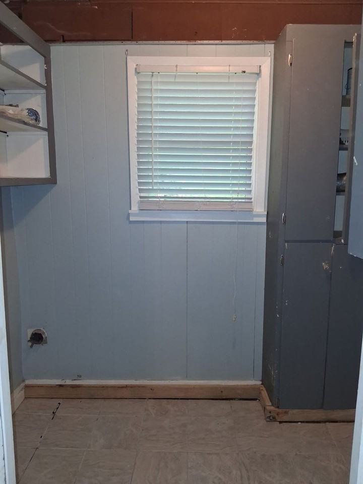 1421 Winchester St - Photo 4 of 14