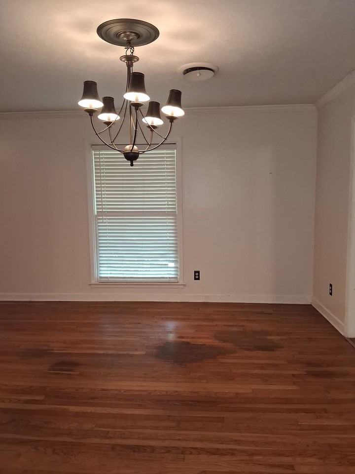 1421 Winchester St - Photo 5 of 14