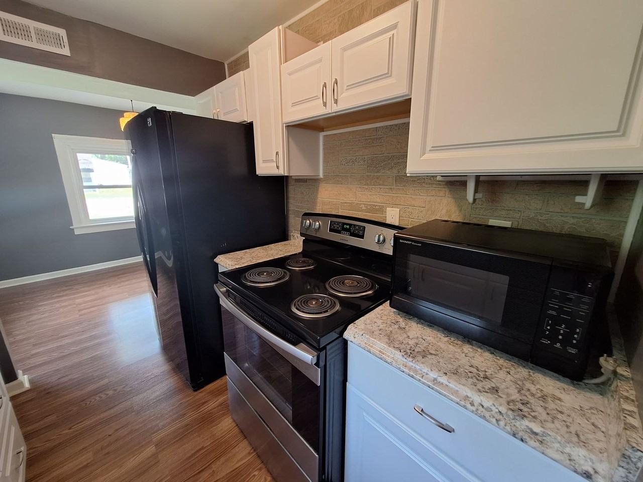 3 S Stuart Rd - Photo 4 of 15