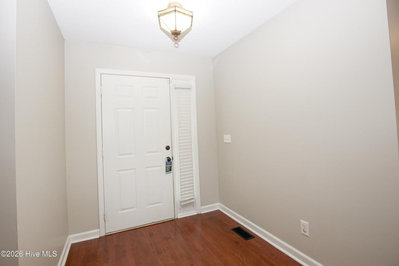 201 Sarason Pl - Photo 4 of 50
