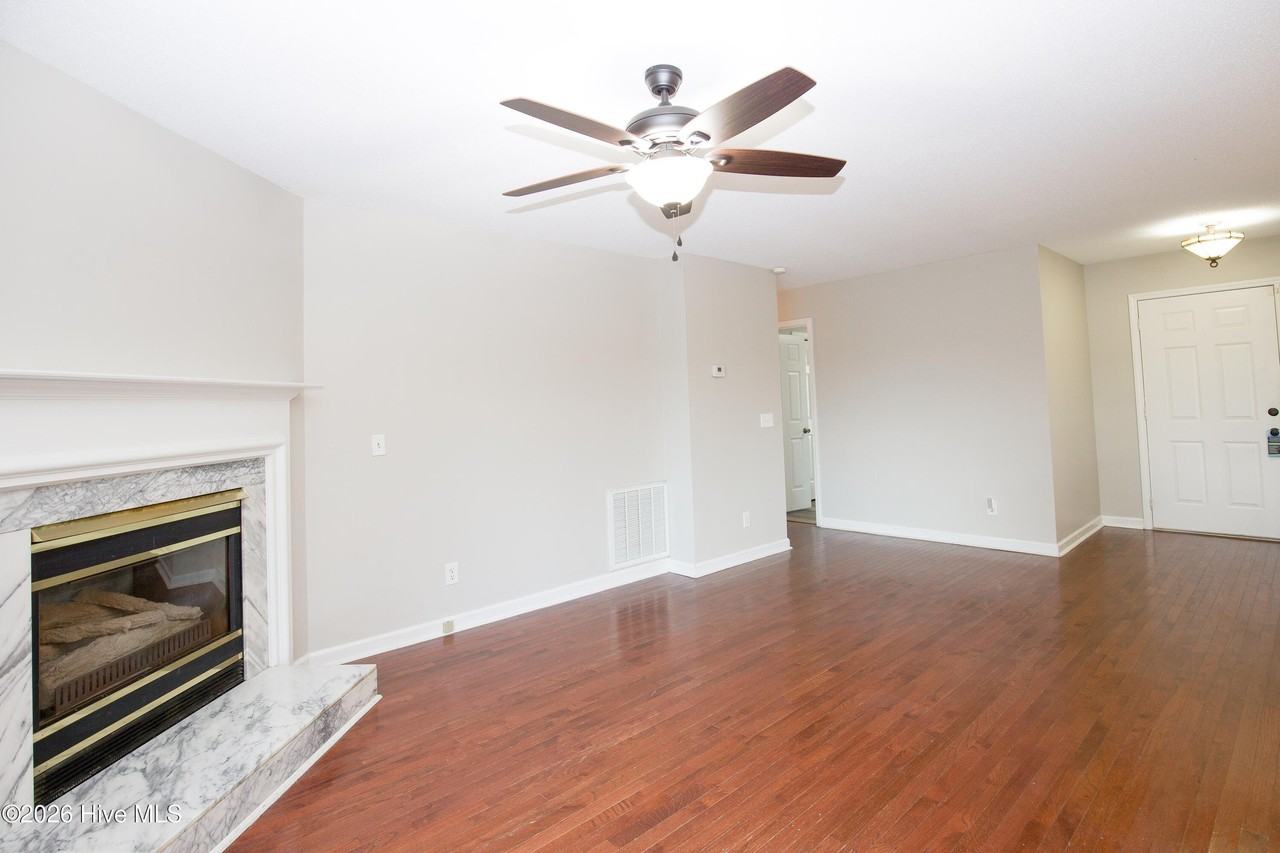 201 Sarason Pl - Photo 7 of 50