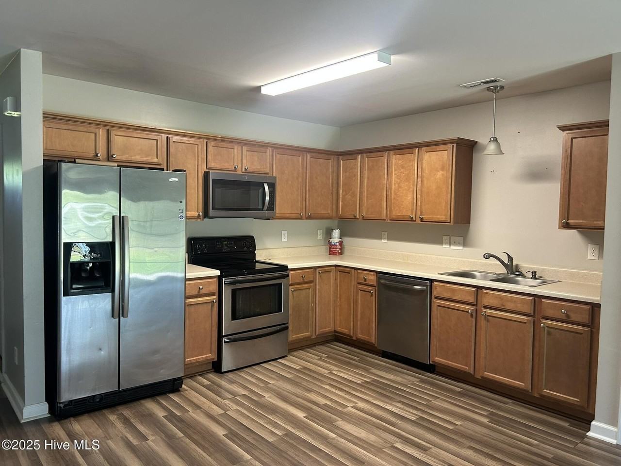 192 Pine Hollow Rd - Photo 2 of 10
