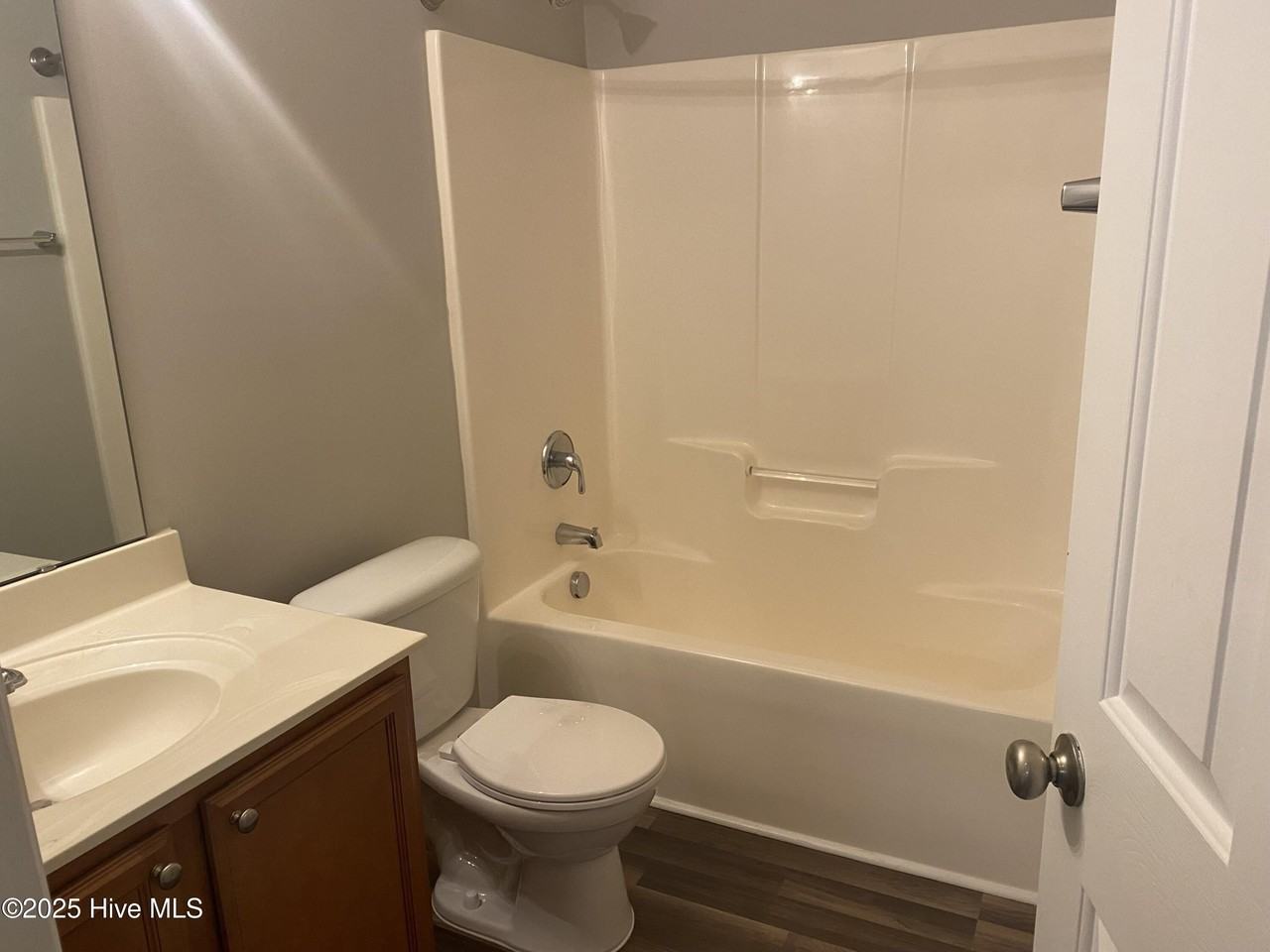 192 Pine Hollow Rd - Photo 5 of 10