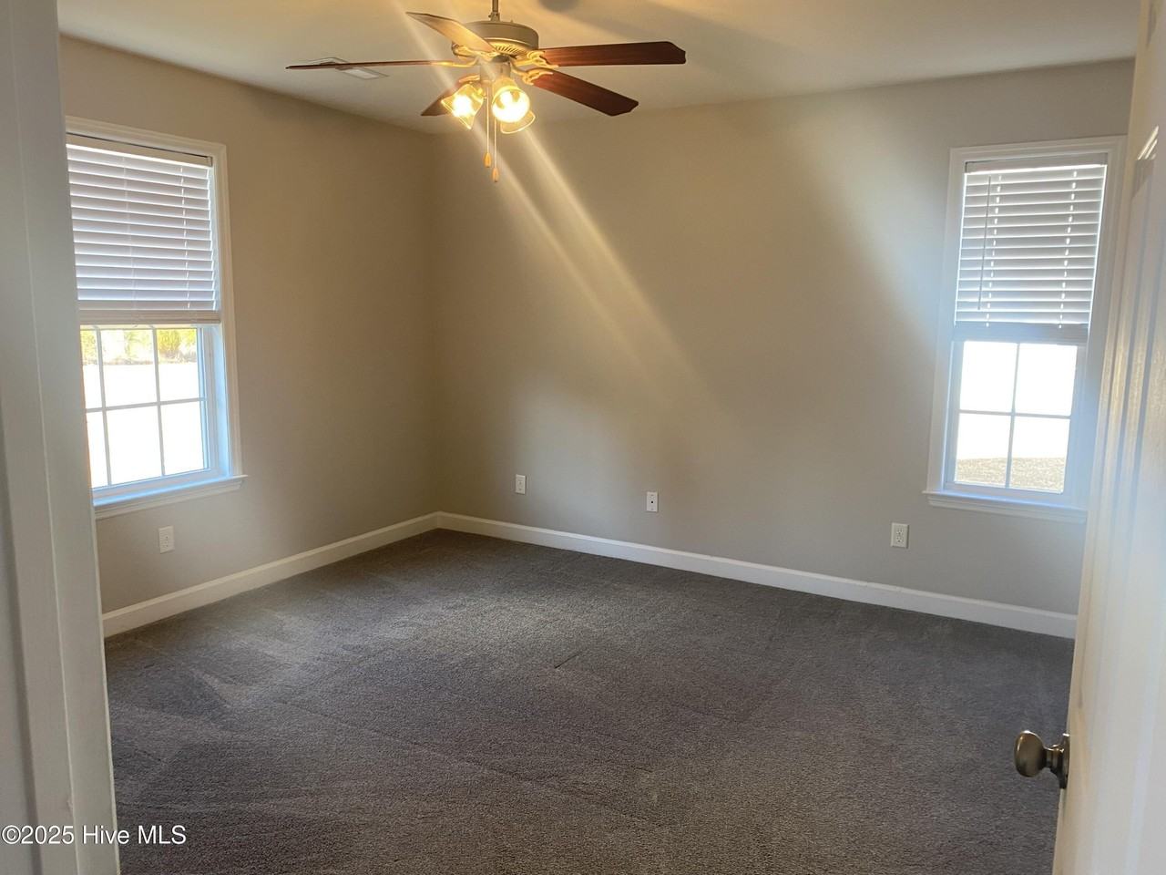 192 Pine Hollow Rd - Photo 7 of 10