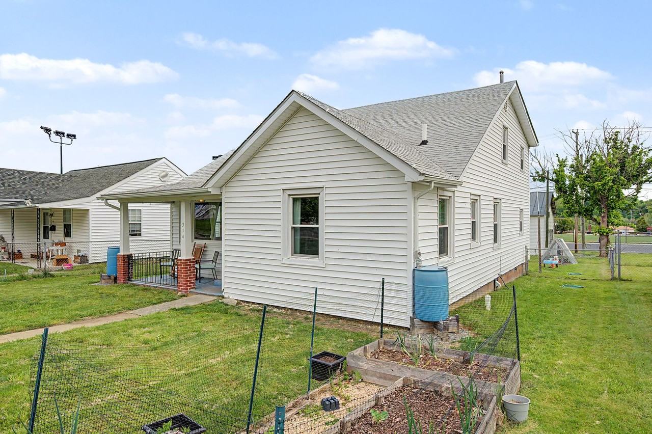 314 Clement St - Photo 4 of 50